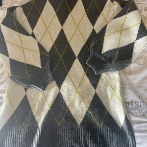 Turtle neck thigh length sweater tunic, NEW!!